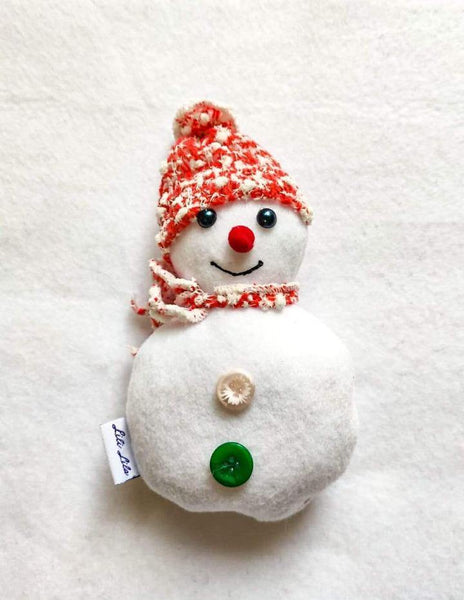 Om de zăpadă cu lavandă